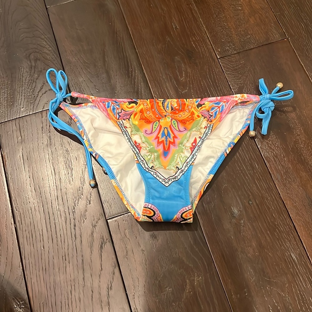 NWT FOREVER UNIQUE BIKINI BOTTOMS